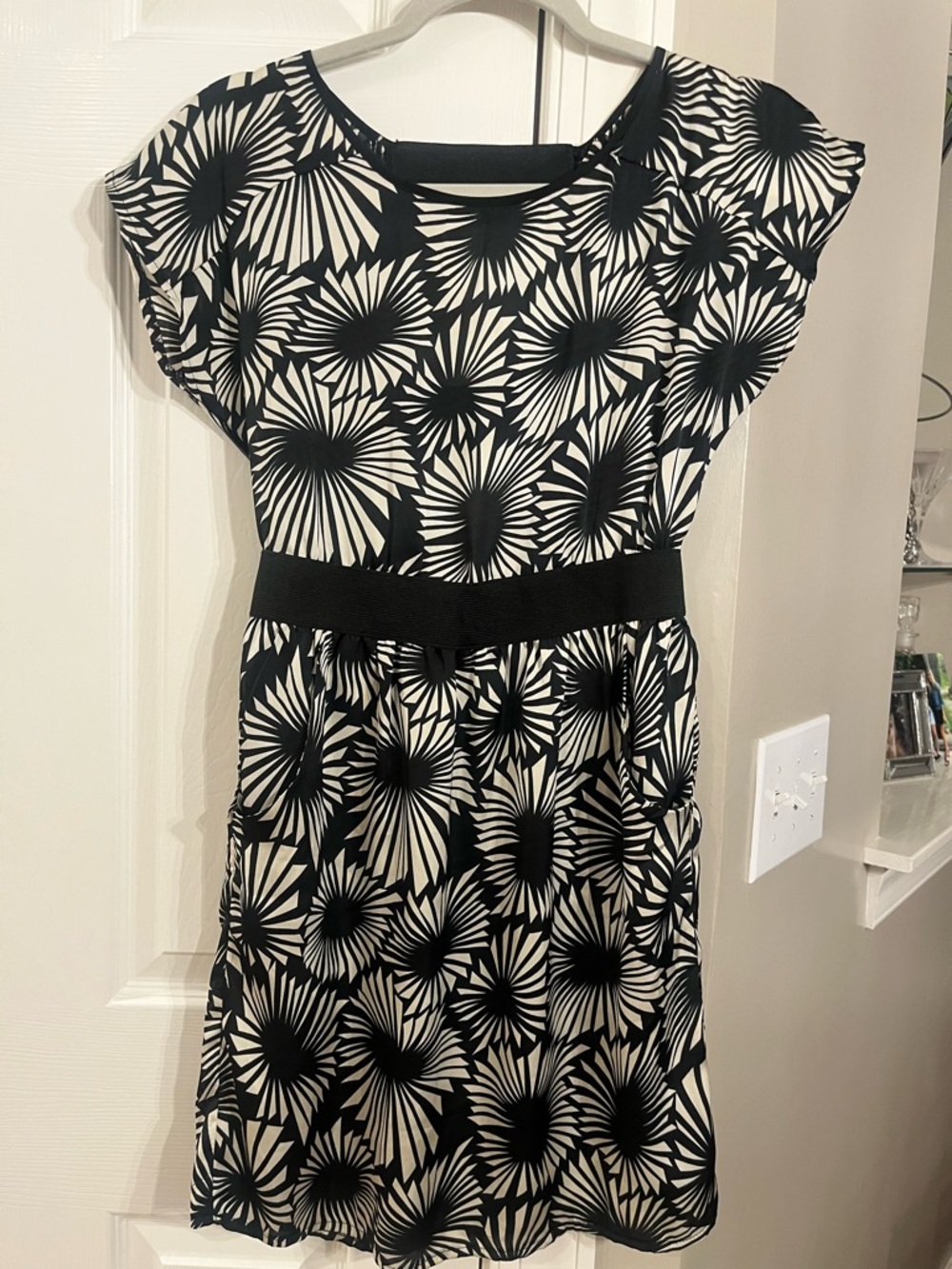 Annabella Black & White Sunburst Elastic-Waist Midi Dress
